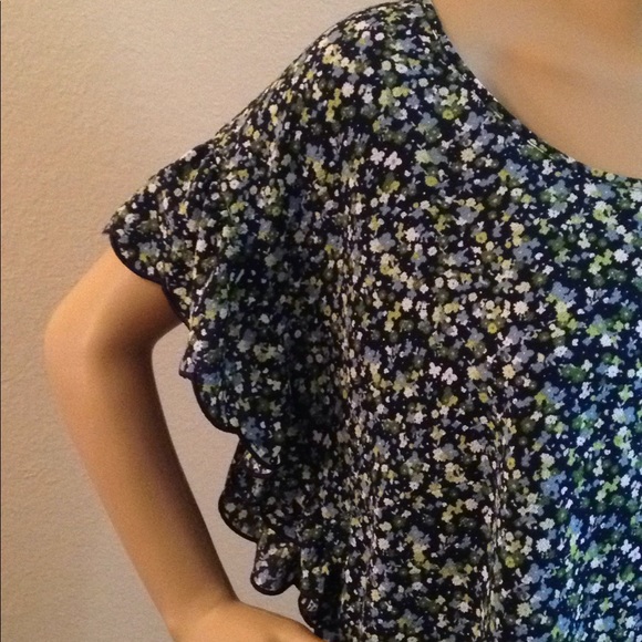 (SOLD) Plus Size Michael Kors Flutter Sleeve Top - Picture 4 of 6